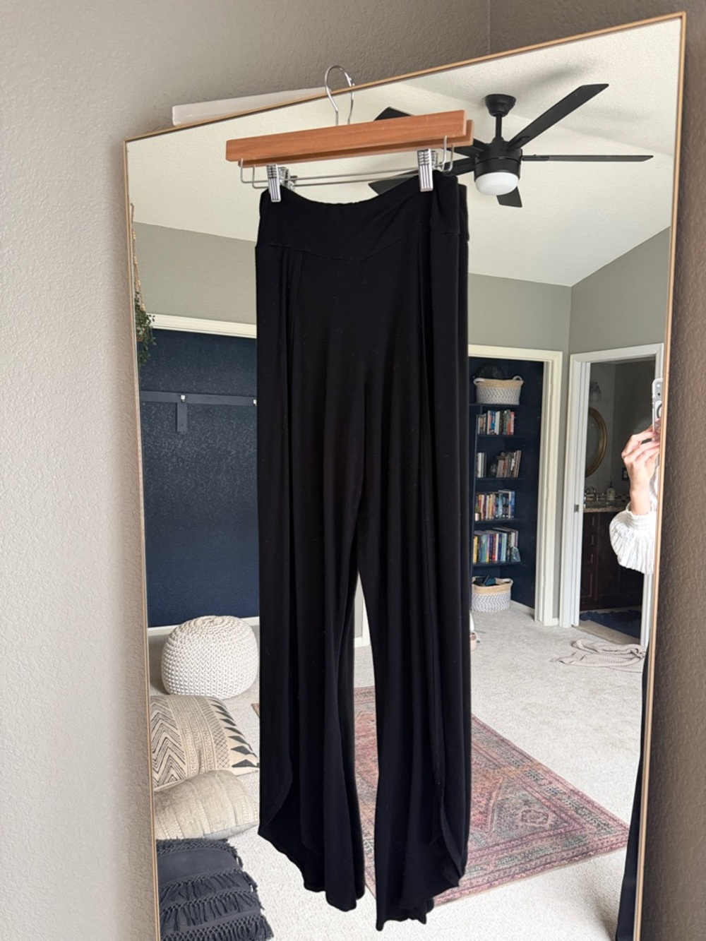 Kala Black Split Leg Pants S - similar to Royal Codes